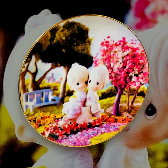 Classic Plate Collection 1993 "Love One Another". Precious Moments Collection.